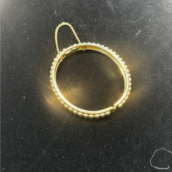 Whiting & Davis Vintage gold tone hinged bangle by - Picture 3 of 7